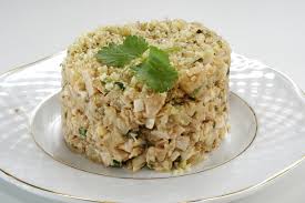 Салат из мяса курицы с ананасами