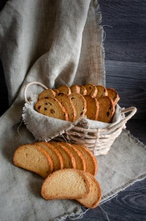 Сухари С изюмом в/с 300г Хлебопек