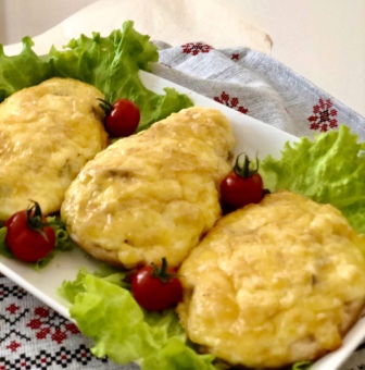 Свинина запеченная с помидорами и сыром